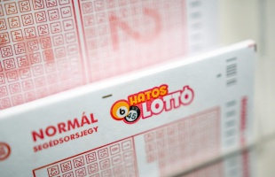 Jelentkezett a lottómilliárdos, majdnem lemaradt az óriási nyereményről