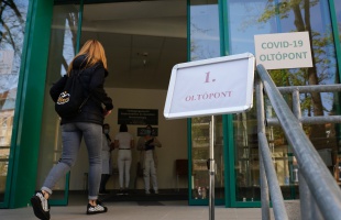 Merkely: a lecsengő járvány nem jelent egyet azzal, hogy a pandémia elmúlt