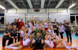 Egy győzelem kell a kaposváriakkal felálló női röplabda-válogatottnak az Eb-hez