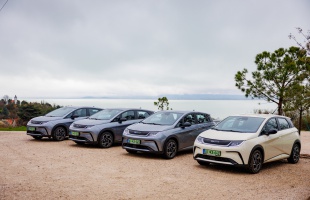 Már több mint háromezer cég kapta meg a támogatást az elektromos járművekre