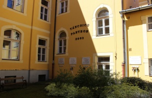 Húszéves a Táncsics Panteon