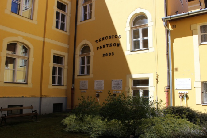 Húszéves a Táncsics Panteon