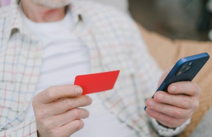 Az ünnepi szezonban egyre többen választják a mobilos fizetést