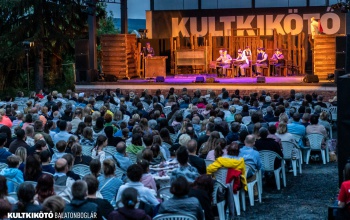 Karnyújtásnyira a Kultkikötő – budapesti közönségkedvencek a Balaton partján