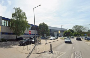 Parkolási korlátozás és útlezárás a versenyuszodánál