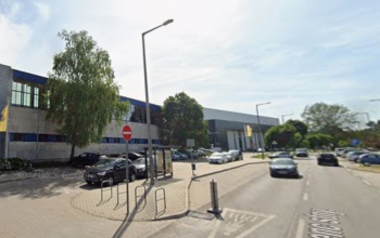 Parkolási korlátozás és útlezárás a versenyuszodánál