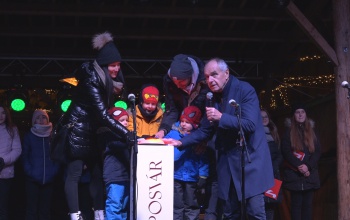 Így kapcsolták fel Kaposvár ünnepi fényeit - videó