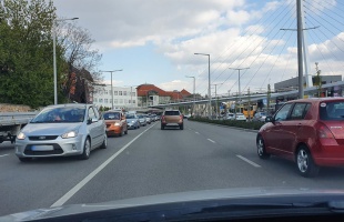 Felmarták az aszfaltot a Corso melletti körforgalomnál