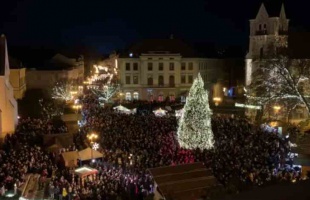 Így öltözött ünnepi díszbe Kaposvár belvárosa