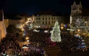 Így öltözött ünnepi díszbe Kaposvár belvárosa