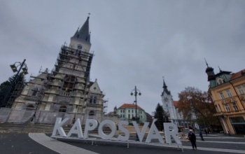 Idén a Kossuth térre került az óriás KAPOSVÁR felirat