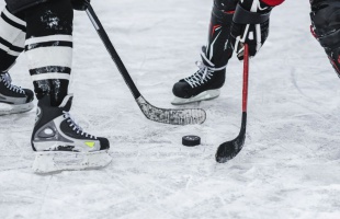 Jótékonysági mérkőzés lesz ma délután a Jégcsarnokban