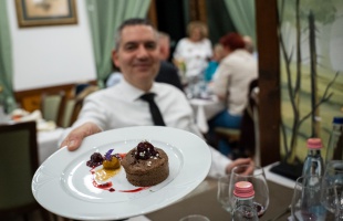 Vadételek és erdei alapanyagok: regeneratív vacsoraestet rendeztek a Szarvasfarmon