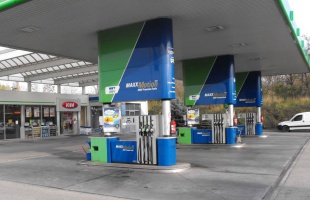 Az OMV-nél is csak 50 liter üzemanyag tankolható hatósági áron