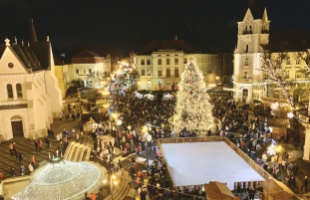 Ünnepi fényekben úszik a belváros - ilyen volt advent első vasárnapja Kaposváron