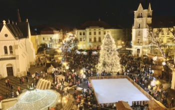Ünnepi fényekben úszik a belváros - ilyen volt advent első vasárnapja Kaposváron