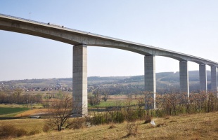 Mától két hétre lezárják a Kőröshegyi völgyhidat