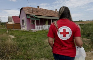 Segítséget nyújt a viharkárosultaknak a Magyar Vöröskereszt