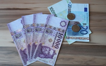 Újra történelmi mélyponton a forint árfolyama