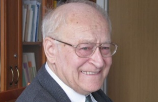 Kilencvenéves lenne dr. Zsolnai József nyelvész