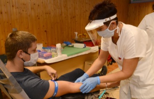 Véradást szervezett a kaposvári kormányhivatal