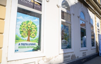 A tisztább levegőért üzennek Kaposvár új kirakatai