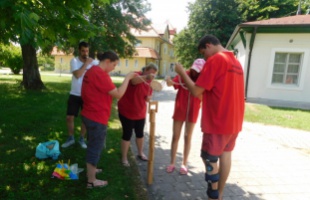 Gyermektáborba látogattak a rendőrök