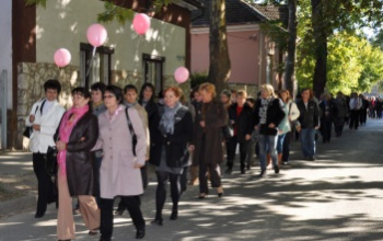 Séta a mellrák elleni összefogás jegyében
