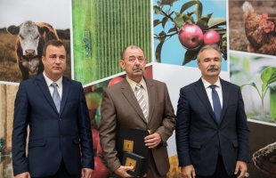 Kaposváriakat is díjaztak a környezetvédelmi világnap és a pedagógusnap alkalmából Budapesten