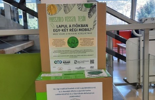Le lehet adni a régi telefonokat a Takáts Gyula Könyvtárnál