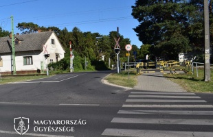 Zebrán gázolt gyalogost egy férfi Balatonfenyvesen tavaly, most vádat emeltek ellene