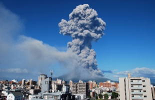 Óriáskitörésre készül az egyik legaktívabb japán vulkán