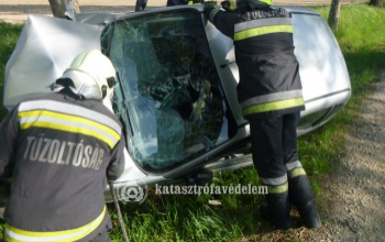 Újabb brutális baleset Bárdudvarnoknál: fának csapódott egy autó, mentők is a helyszínre siettek