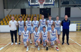 Győzött és továbbjutott a KASI junior kosárlabda csapata