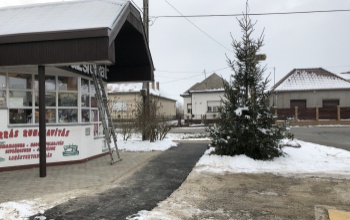 Aszfaltréteget kapott a régi betonjárda Kaposfüreden