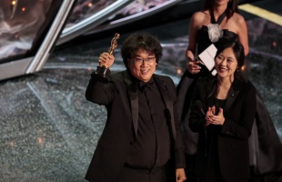 Átadták az Oscar-díjakat - filmtörténelmet írt a dél-koreai alkotás