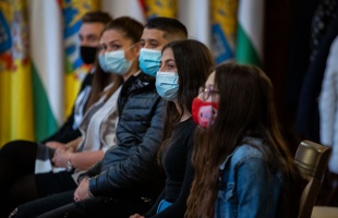 Idén is támogatja a város a tanulni vágyó roma fiatalokat