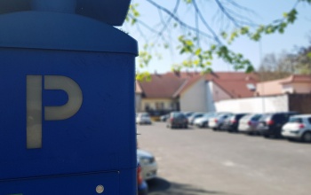 Hétfőtől ingyen parkolhatunk az egész országban