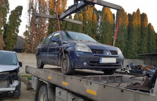 Folytatják az elhagyott autók elszállítását