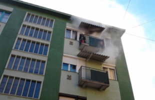 Kigyulladt egy szék a Zárda közben
