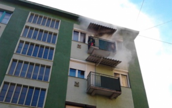 Kigyulladt egy szék a Zárda közben