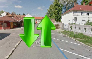 Jó darabig kétirányú lesz a Laktanya utca