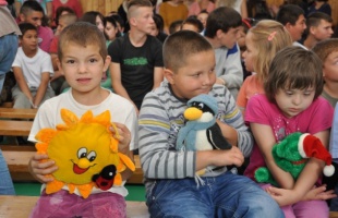 Több száz plüssfigura a Bárczi fiataljainak