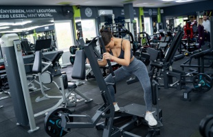 Hajnali négytől éjfélig gyúrhatunk a Fitness Arénában
