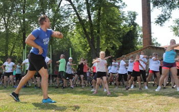 Jótékonysági családi sportnapot rendezett az Ökumenikus Segélyszervezet Kastélyosdombón és Barcson