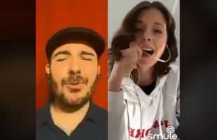Meggyes Csabi online énekel duettet Szabó Rékával