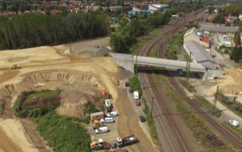 Így néznek ki az új közúti felüljáró vasbeton gerendái a magasból