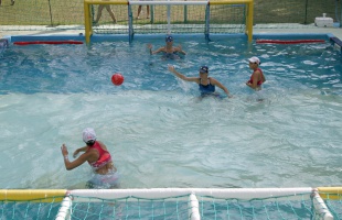 Egyre népszerűbb a magyar fejlesztésű új vízi sportág, a Water Skyball