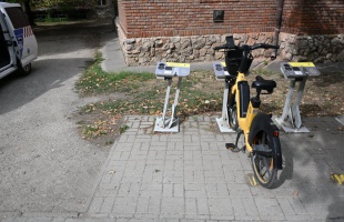 Baleset okozóját és szemtanúit keresik