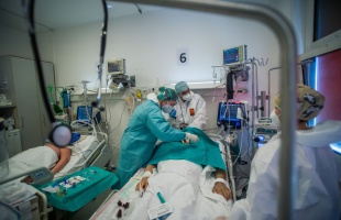 Kilencezer alatt az új fertőzöttek száma